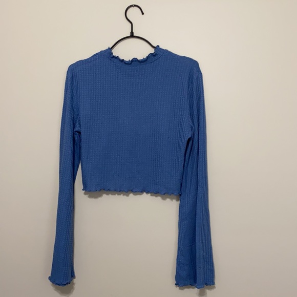 2/15$ NWOT SHEIN lettuce hem cropped bell sleeve - Picture 2 of 3